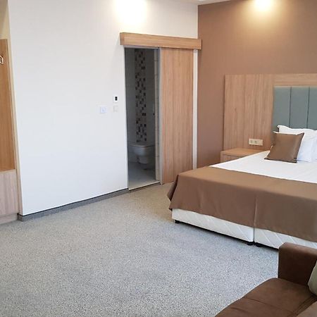 SPS Hotel Plovdiv Buitenkant foto