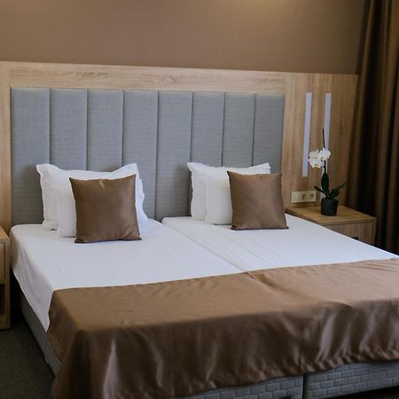 SPS Hotel Plovdiv Buitenkant foto