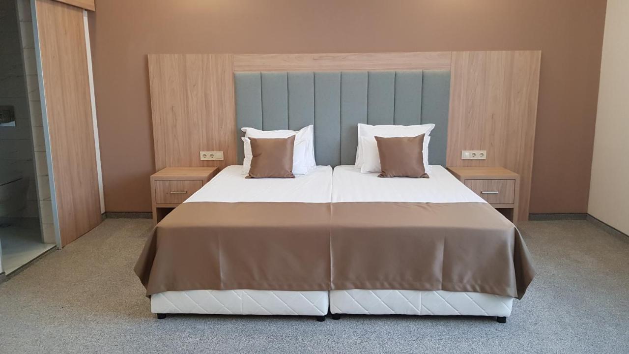 SPS Hotel Plovdiv Buitenkant foto