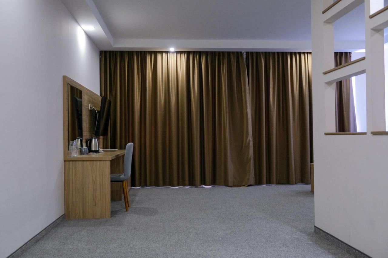 SPS Hotel Plovdiv Buitenkant foto