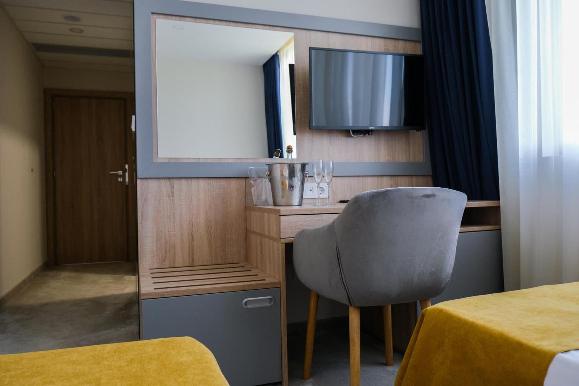 SPS Hotel Plovdiv Buitenkant foto