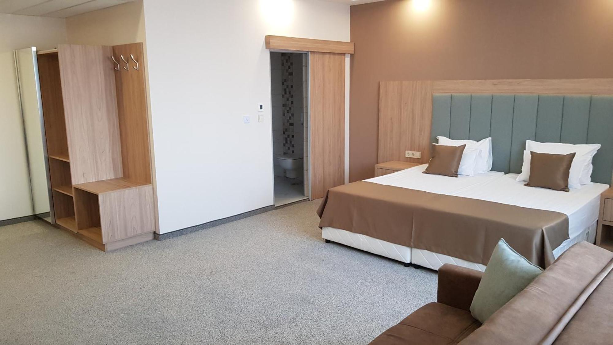 SPS Hotel Plovdiv Buitenkant foto
