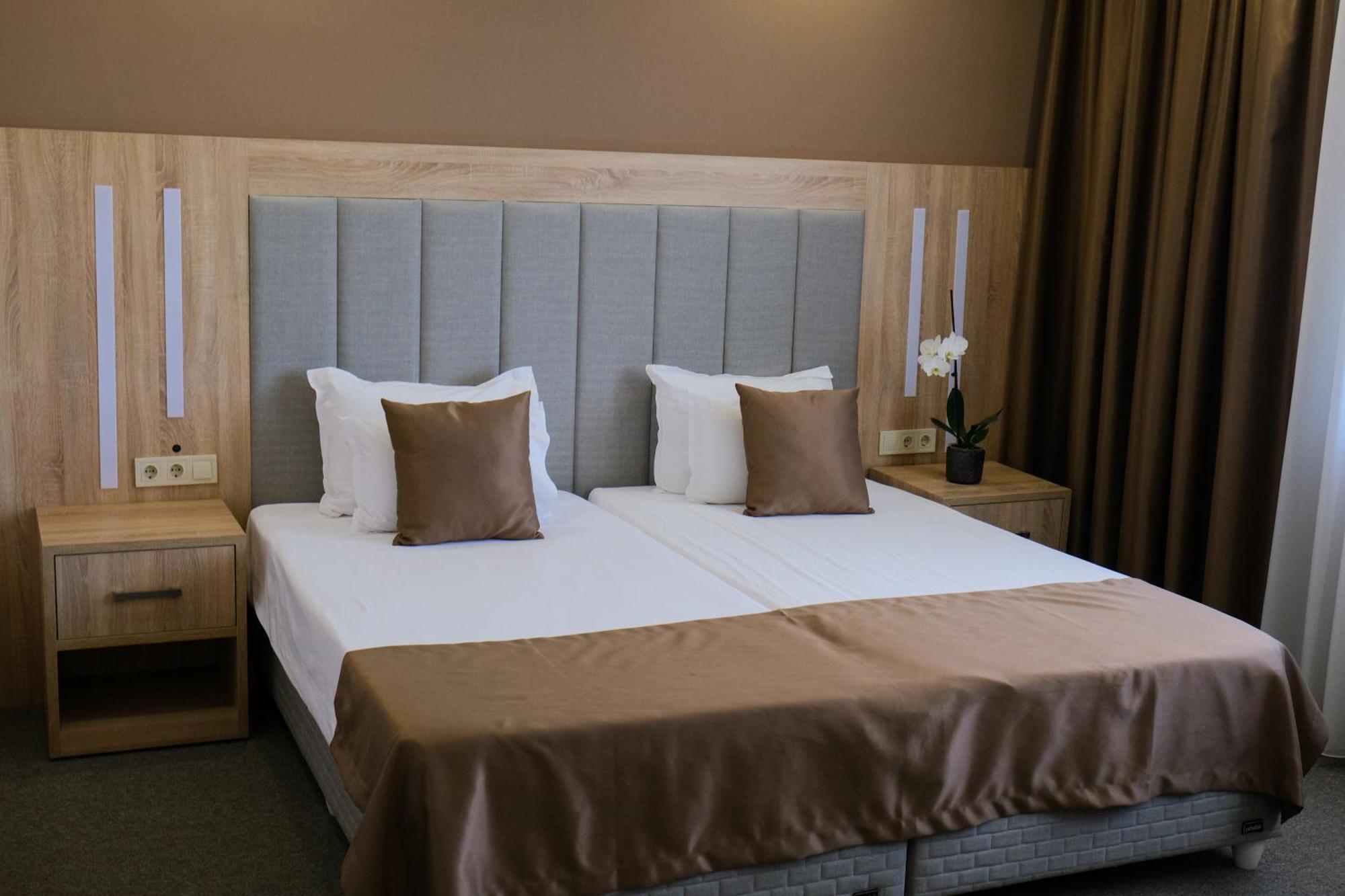 SPS Hotel Plovdiv Buitenkant foto