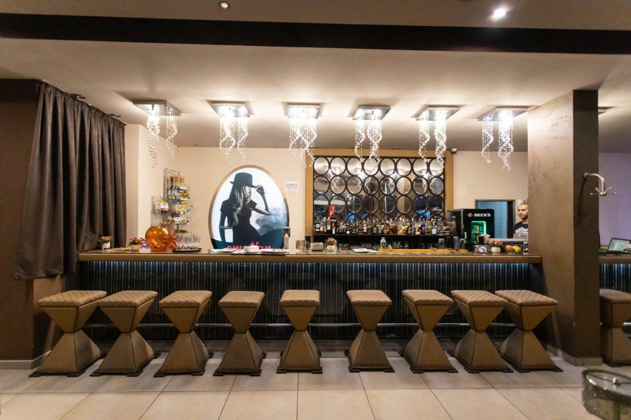 SPS Hotel Plovdiv Buitenkant foto